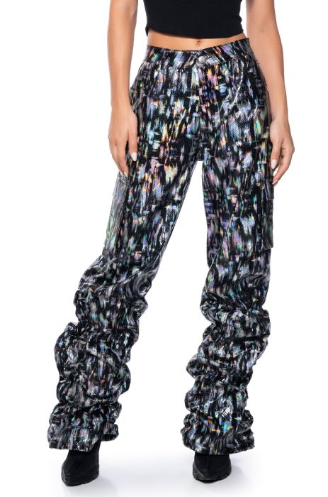ENVISION ME RUCHED CARGO PANT IN BLACK